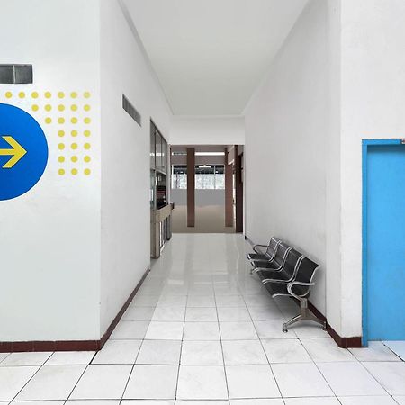 Spot On 2289 Hotel Saudara Tegal  Εξωτερικό φωτογραφία