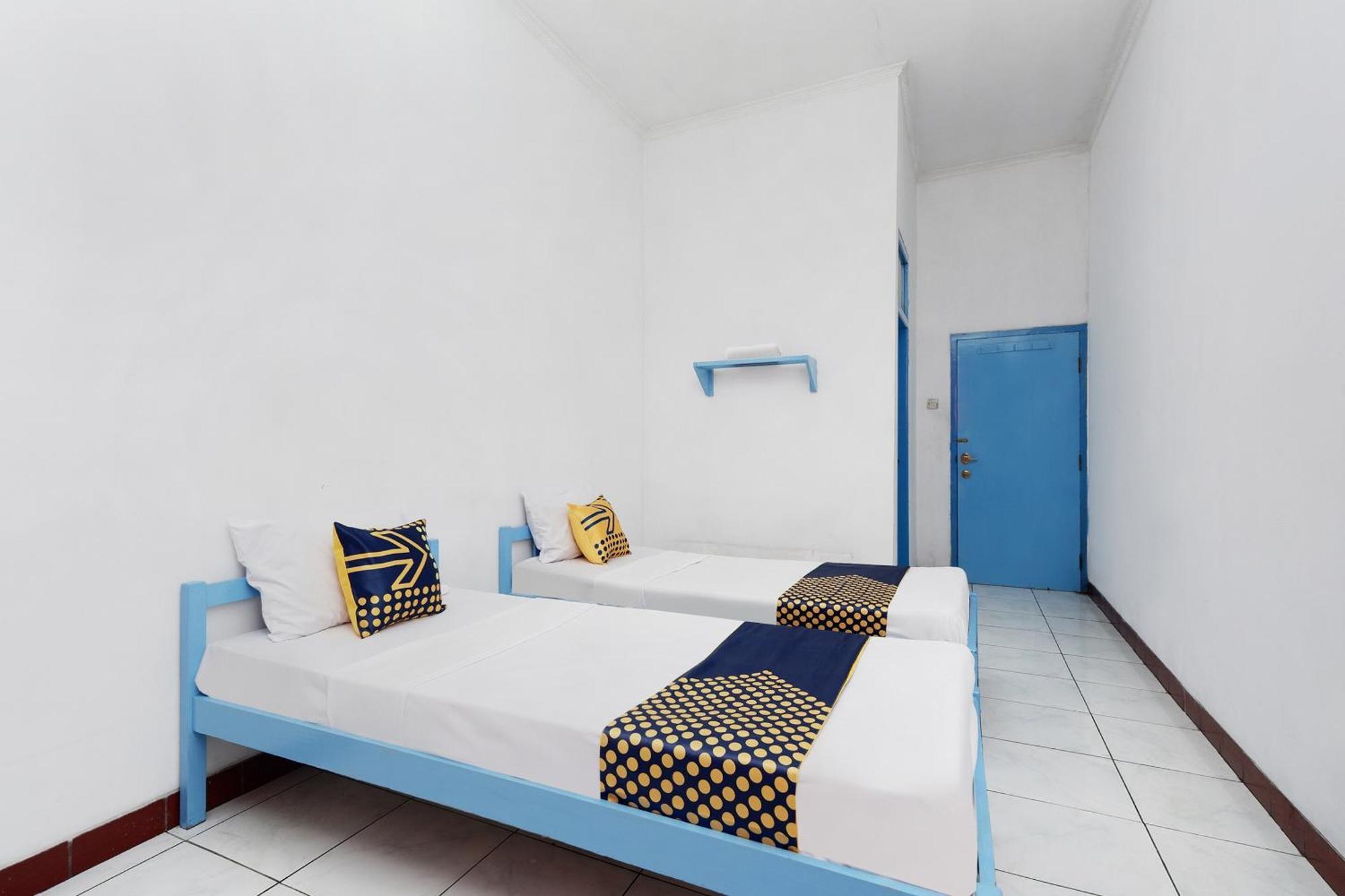 Spot On 2289 Hotel Saudara Tegal  Εξωτερικό φωτογραφία